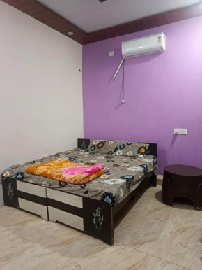 Jay shree radhey home stay